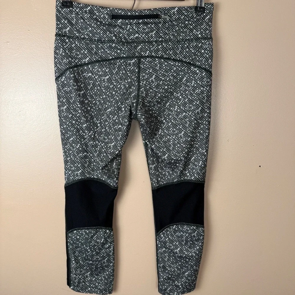 Nike Dri Fit Medium Running Cropped Leggings‎ Black White Patterned Women's